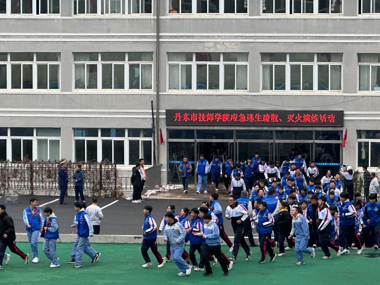 微信圖片_20251031140034.jpg 微信圖片_20251031140034.jpg